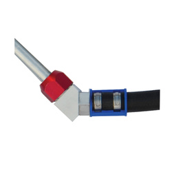 MAGNETI MARELLI ŁĄCZNIK PRZEWÓD ALUMINIOWY Z PRZEWODEM GUMOWYM 45 STOPNI 5/16" (7,9MM)- #7