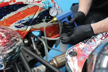 LASER TESTER PRÓŻNI I ZESTAW DO ODPOWIETRZANIA HAMULCÓW