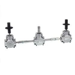 PRZEKŁADNIA DO ROZSIEWACZA NAW. POTRÓJNA ZESPÓŁ 3 PRZEKŁADNI 770MM - ALUMINIUM, SPRZĘGŁO ALUMINIOWE+TULEJKI F02.04ST